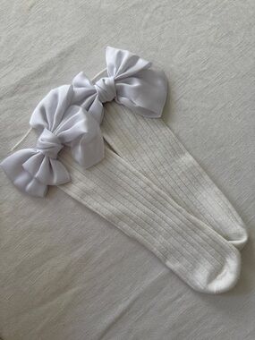 Petite Maison Kids White Bow Knee-High Socks for Baby Girl